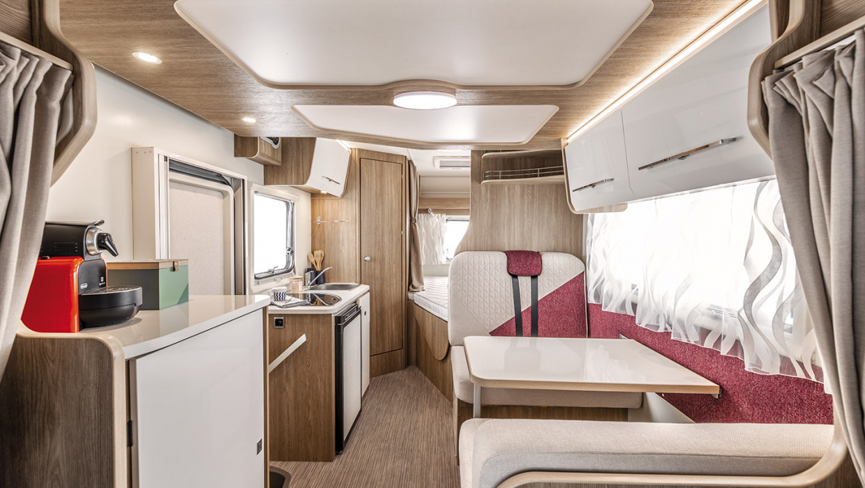 Autocaravana perfilada Seal 12 PLUS Interior