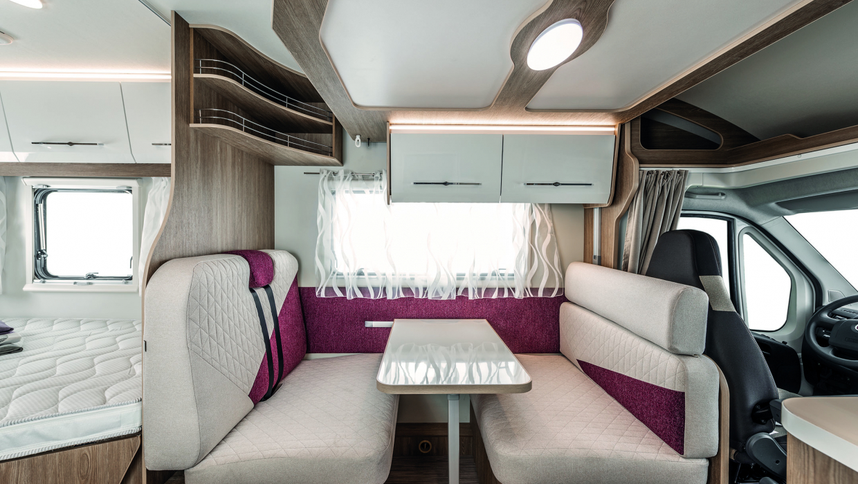 Autocaravana perfilada Seal 12 PLUS Interior