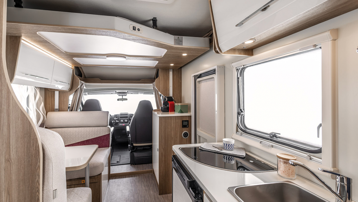 Autocaravana perfilada Seal 12 PLUS Interior