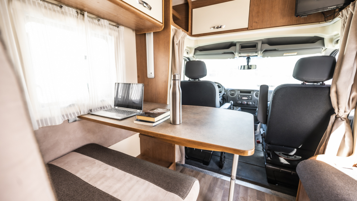 Kayak 14 PLUS Interior
