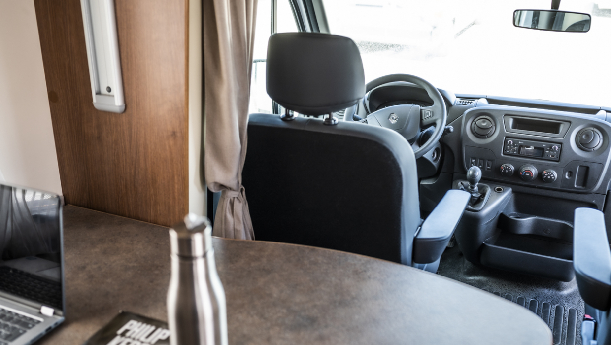 Kayak 14 PLUS Interior