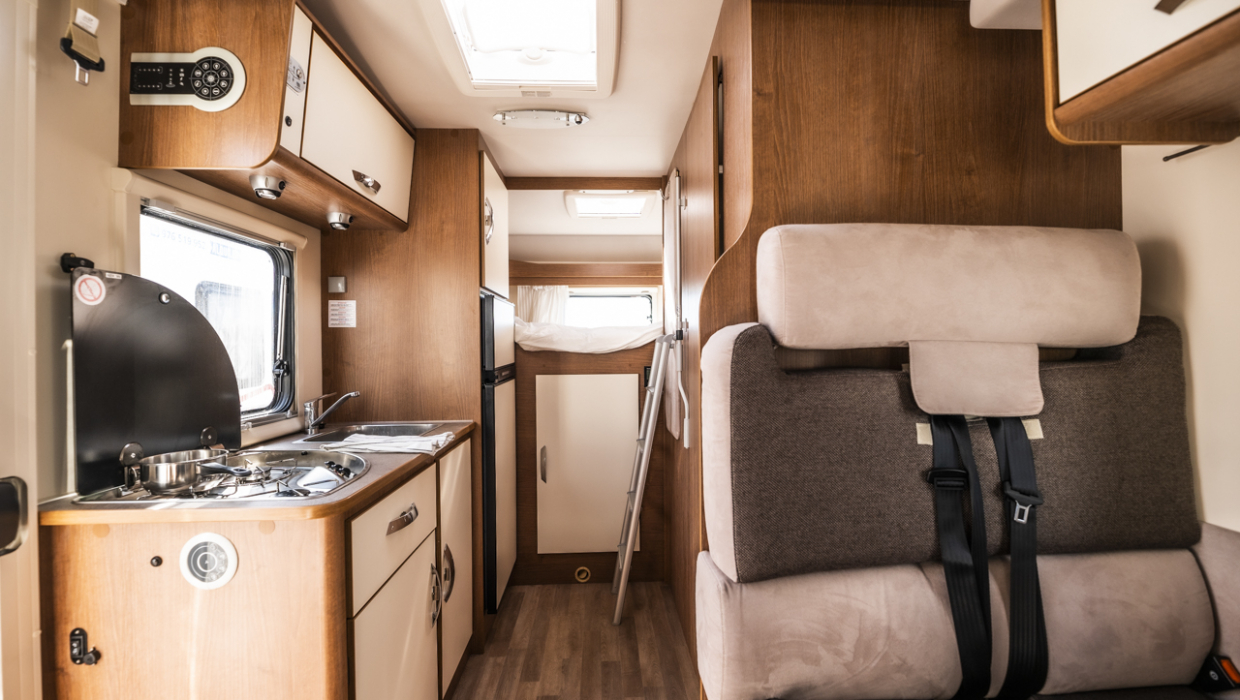 Kayak 14 PLUS Interior