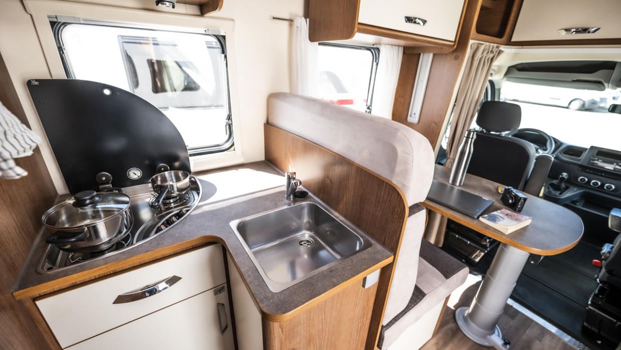 Kayak 95 Plus - autocaravana alquiler interior