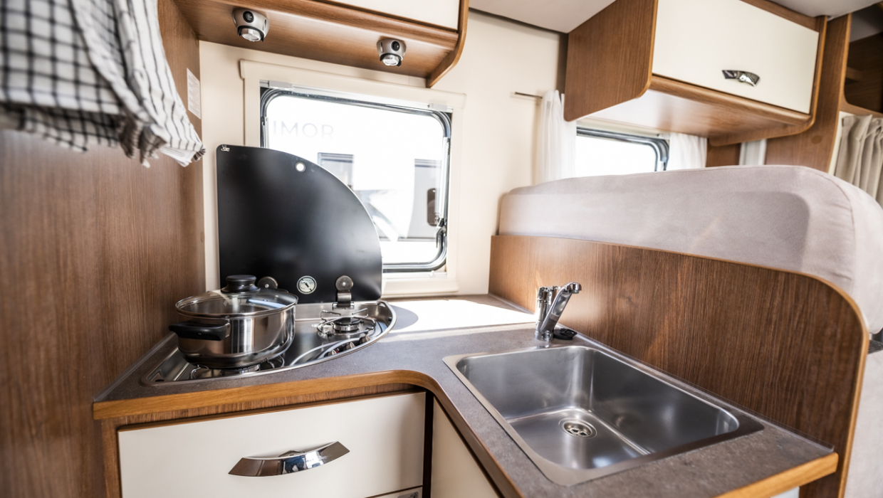 Kayak 95 Plus - autocaravana alquiler interior