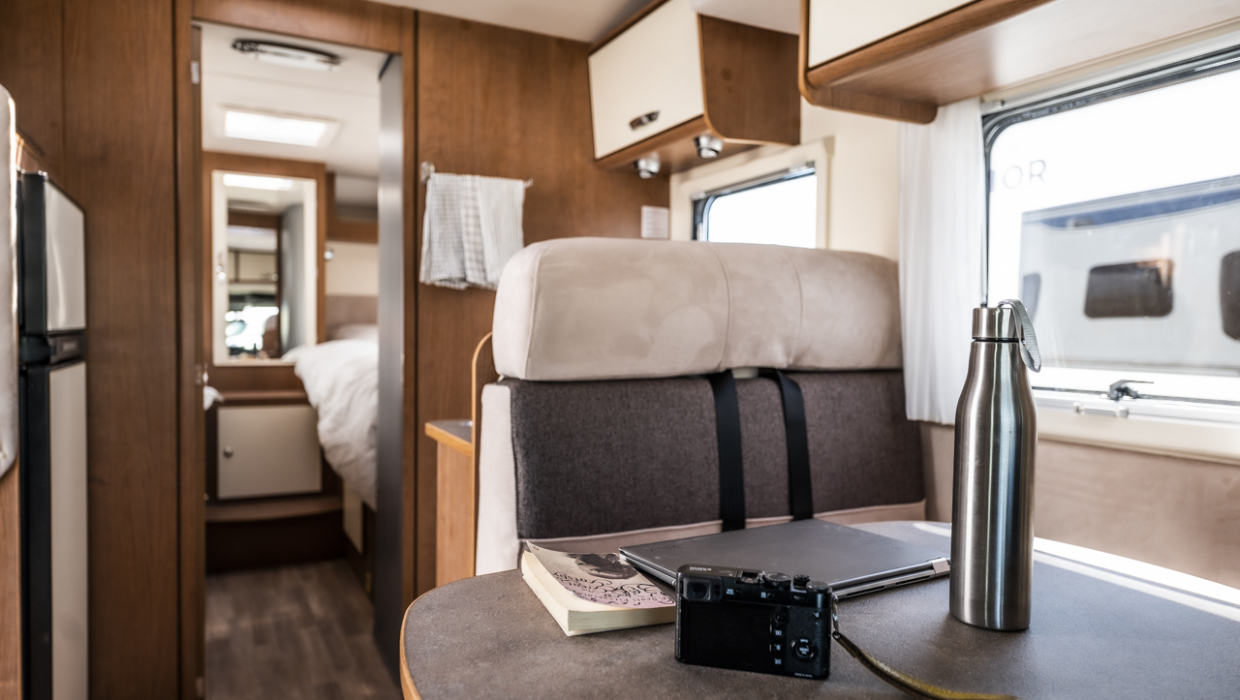 Kayak 95 Plus - autocaravana alquiler interior