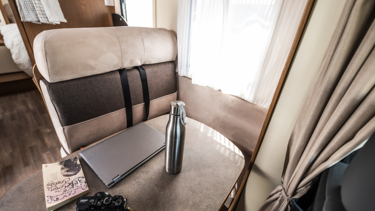 Kayak 95 Plus - autocaravana alquiler interior