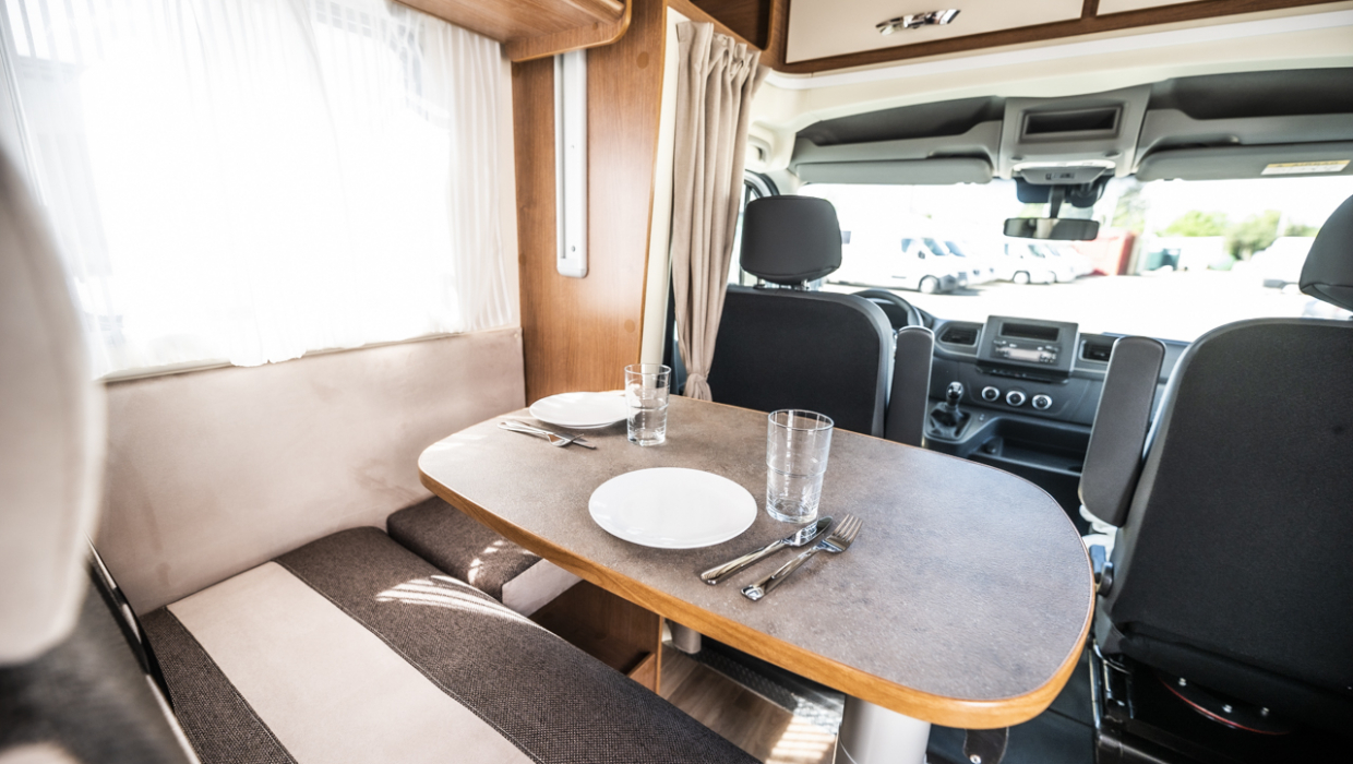 Kayak 95 Plus - autocaravana alquiler interior