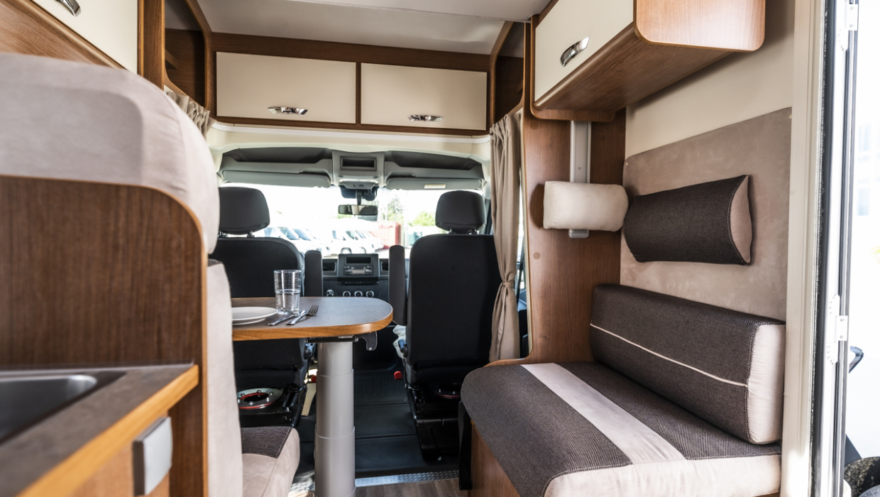 Kayak 95 Plus - autocaravana alquiler interior
