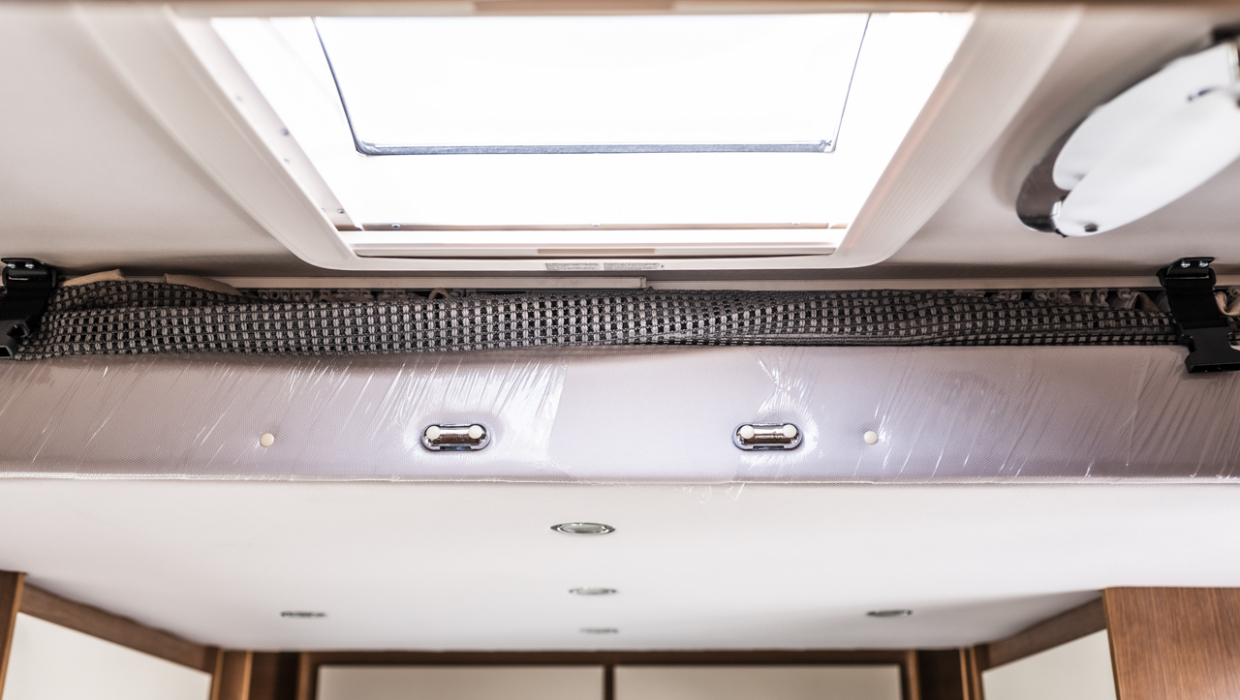 Kayak 95 Plus - autocaravana alquiler interior