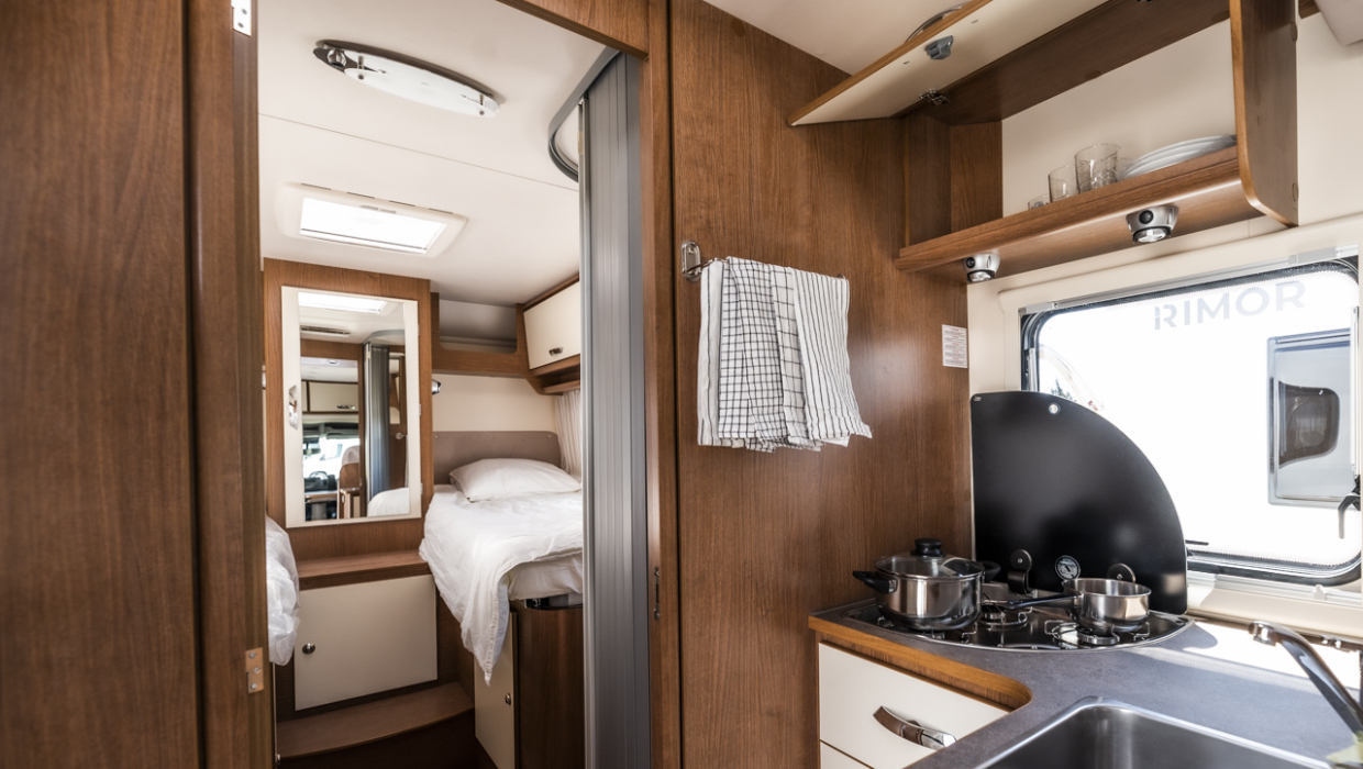 Kayak 95 Plus - autocaravana alquiler interior