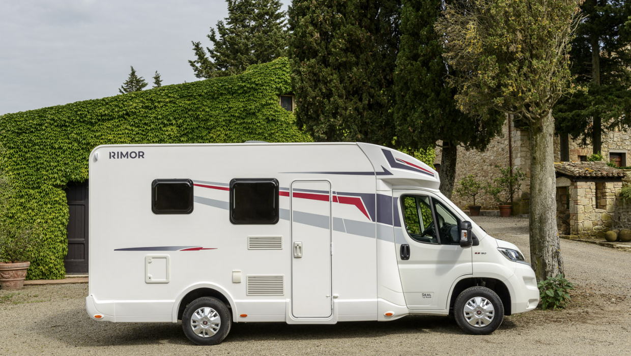 Autocaravana perfilada Seal 12 PLUS Exterior