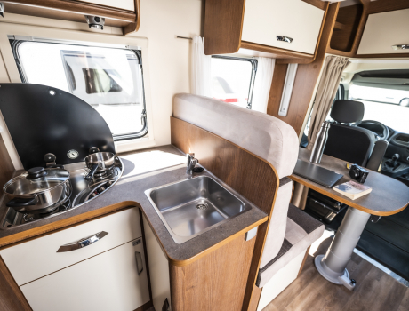 Kayak 95 Plus - autocaravana alquiler interior
