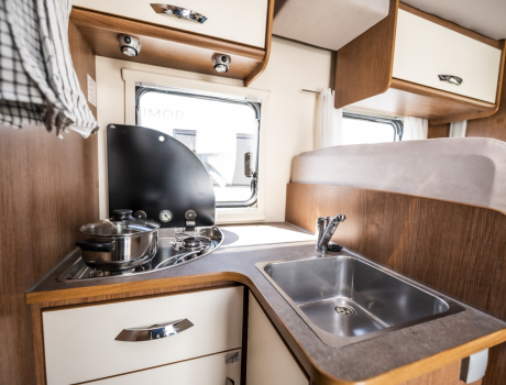 Kayak 95 Plus - autocaravana alquiler interior