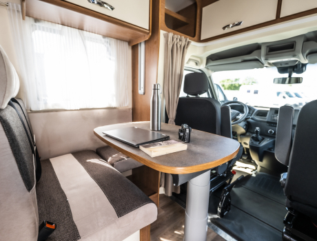 Kayak 95 Plus - autocaravana alquiler interior