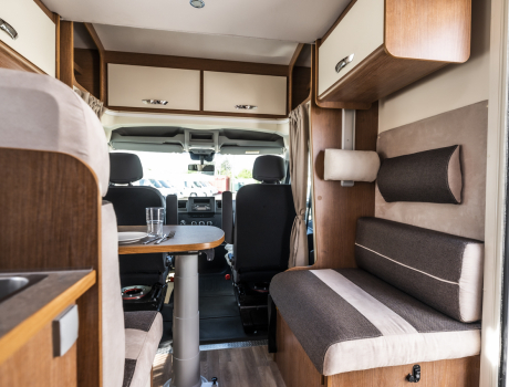 Kayak 95 Plus - autocaravana alquiler interior