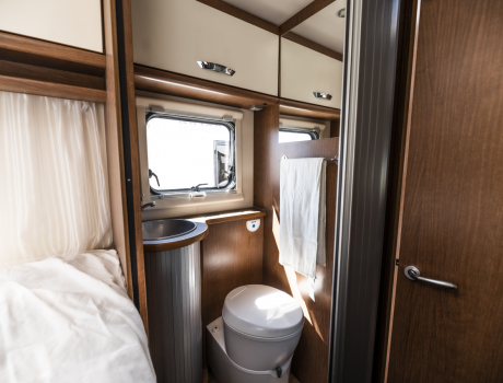 Kayak 95 Plus - autocaravana alquiler interior