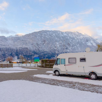esquiar en autocaravana