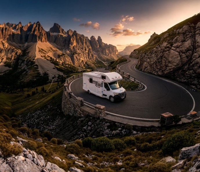 Autocaravana de alquiler de Topcaravaning en plena ruta